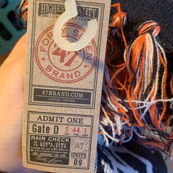 Detroit Tigers Winter Scarf with fringe - Picture 3 of 6